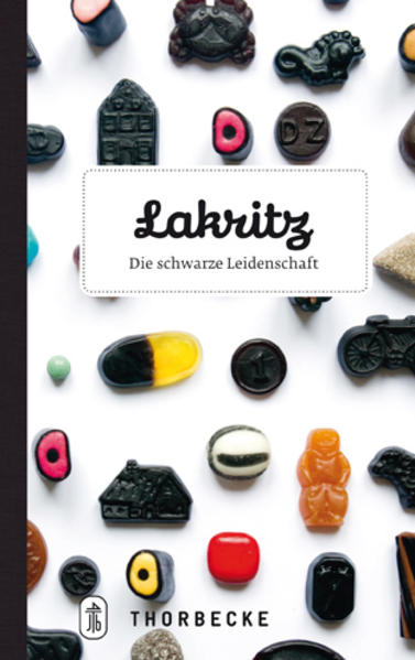 Mit ihrem Charme verzaubert eine kleine, schwarze Köstlichkeit den Gaumen und die Sinne ihrer Liebhaber – Lakritz. Hierzu geht das Lakritz abenteuerliche Verbindungen zwischen seinem natürlich herb-süßlichen Geschmack mit Salz und Salmiak, Anis, Pfeff erminz und Veilchen ein. Aber auch gewagte Kombinationen mit Schokolade, Pfeffer, Chili, Zitrone, Zimt und Ingwer verleihen ihm eine besondere Note. Doch was genau ist Lakritz? Dieses Büchlein lädt den Leser ein, einen Streifzug in die Geschichte der Lakritzen zu unternehmen, einen Blick in den schwarzen Herstellungsprozess zu werfen und über Anekdoten zu schmunzeln. Kurz: Es bietet Informatives und Amüsantes rund um eine schwarze Leidenschaft. • Für alle Lakritzliebhaber und solche, die es werden wollen • Ein wunderbares Mitbringsel • Mit Schmunzelgarantie