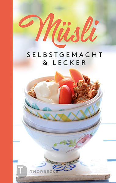 Gesund und lecker so soll das Müsli sein, aber auch abwechslungsreich und individuell. Immer mehr lassen die zuckerhaltigen Fertigmischungen aus dem Supermarkt mittlerweile links liegen und mischen stattdessen ihr Müsli selbst: mit Quinoa oder Amaranth, Aprikosen oder Äpfeln, Dickmilch oder Joghurt, Rohrohrzucker oder Ahornsirup - der geschmacklichen Vielfalt sind dabei keine Grenzen gesetzt. Aber auch die beliebten Klassiker wie Bircher Müesli oder Porridge werden in dem Band vorgestellt und variiert. Lassen Sie sich überraschen oder überraschen Sie Ihre Gäste beim Brunch mit tollen neuen Müsli-Zutaten und wunderbar appetitlichen Ideen, um sie anzurichten.