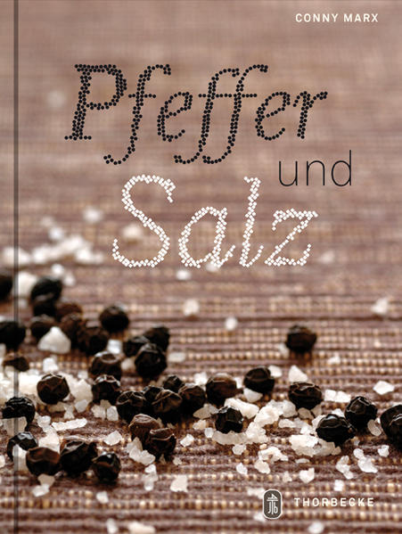 In vielen Kochbüchern fi ndet sich unter den Zutaten ganz lapidar die Angabe 'Pfeffer' und 'Salz'. Doch dass Salz nicht gleich Salz und Pfeff er nicht gleich Pfeff er ist, wissen inzwischen nicht nur Gourmets. Da gibt es klingende Salznamen wie Fleur de Sel, Persisches Blausalz oder Seide des Salzes und Pfeffersorten wie Guineapfeffer oder Möhrenpfeffer - gute Gewürzstände auf Märkten oder der Gewürzfachhändler bieten eine Vielzahl an Salz- und Pfeff ersorten an. Hier ist es nicht leicht, den Überblick zu behalten. Welcher Pfeffer eignet sich besonders für welches Gericht, und was gilt es bei der Verwendung der dekorativen Salzpyramiden zu beachten? Conny Marx bietet eine umfassende Warenkunde der beiden zu Unrecht als 'Standard' gesehenen Gewürze - mit vielen Anregungen für deren Verwendung in der Küche und als Tischgewürz! • Die 'Standardgewürze' Salz und Pfeffer neu entdecken • Das passende Salz und die passende Pfeffersorte für jedes Gericht • Für alle, die das Besondere lieben