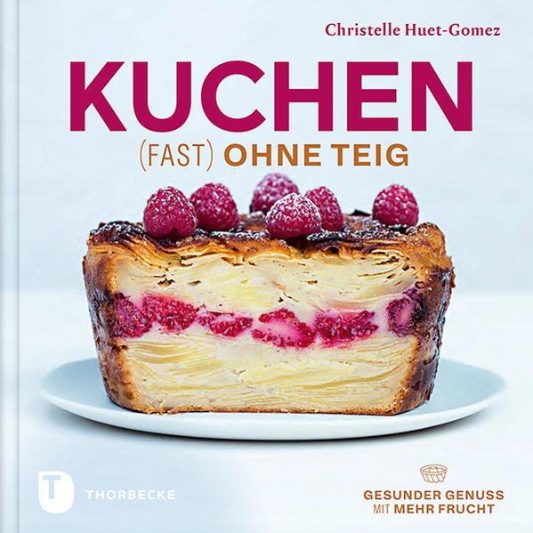 Ein Kuchen, der fast nur aus Frucht besteht (oder aus Gemüse) und bei dem der Teig fast völlig verschwindet! Der Trick besteht darin, Früchte oder Gemüse in sehr feine Scheiben zu schneiden und sie dann in einen ziemlich flüssigen Teig zu geben. Beim Backen saugen die Früchte den Teig auf und garen darin. Das Ergebnis ist ein unglaublich saftiger Kuchen, der mit seinen Streifen aus Frucht auch noch schick aussieht. Und der Vorteil: Der Kuchen ist ausgesprochen leicht und fruchtig, enthält wenig Zucker, Mehl und Fett, dafür viel gesundes Obst oder Gemüse. Versuchen Sie köstliche Obst- und Gemüsekuchen à la Birne-Vanille, Apfel-Schoko-Karamell, Zucchini-Parmesan oder Pastinake-Haselnuss. Verblüffend einfach und sooo gut!