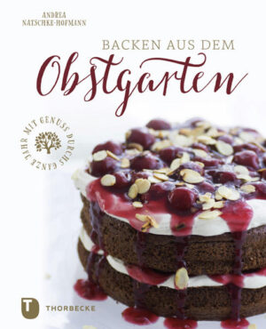 Was gibt es Besseres als einen frisch gebackenen Kuchen mit Früchten direkt vom Markt oder aus dem Garten? In jedem der saisonal gegliederten Rezepte merkt man, dass Andrea Natschke-Hofmann das Backen in die Wiege gelegt wurde: Die Bloggerin stammt aus einer Bäckerfamilie, in der sie bereits als Kind ihre Leidenschaft zum Backen entdeckte. Neue Rezepte aus Obst und Gemüse sowie neu interpretierte Klassiker machen Lust auf mehr. Wie wäre es einfach mal mit den köstlichen Erdbeer-Donuts, den feinen Holunder-Mini-Gugln, einem zart-säuerlichen Zitronen-Olivenöl-Küchlein, den ausgefallenen Rote-Bete-Muffins oder gar einem herzhaften Bärlauch-Hefezopf?