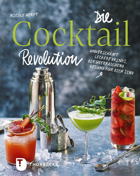 Cocktails sind nicht gut für dich? Ein glatter Irrtum - wenn du es damit nicht übertreibst! In diesem Buch sind 40 inspirierende Ideen für Cocktails und Drinks mit dem Plus für die Gesundheit und einem unverschämt leckeren Geschmack! zu finden. Grünes Gemüse, Superfoods und neue Aromen werden hier neben den herkömmlichen Zutaten wie Wodka, Gin und Sirup in den Cocktail-Shaker getan. Dieser Mix sorgt für weniger Hangover und mehr Energie. Auf den Zusatz von raffiniertem Zucker wird hierbei komplett verzichtet. Aufregende Kreationen wie der Pfirsich-Chia-Bellini, der Blaubeer-Acai-Smash, die Hanf-Piña-Colada oder der Grünkohl-Ananas-Daiquiri lassen deine Freunde staunen. Daher: Nieder mit den Smoothies, hier kommt die Cocktail-Revolution!