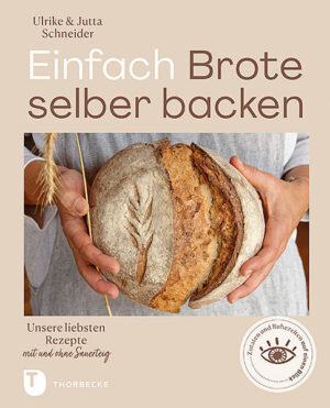 »Backen ist die Zeit des Wartens, bis der Teig fertig ist. Das ist die Geheimformel. Ich dachte immer, um selbst ein lockeres, gutes Brot zu Hause zu backen, brauche ich eine Profimaschine, Anleitungsvideos und die feinsten Mehle aus der Schweiz oder Frankreich. Aber das Gegenteil ist der Fall. Es sind besonders die Ruhephasen, die Fermentationszeit eines Teiges, welche die Verarbeitung und den Charakter eines Brotlaibs bestimmen«, so Ulrike Schneider. In ihrem neuesten Brot-Backbuch zeigen Ulrike und Jutta Schneider, wie einfach es ist, gute und bekömmliche Brote und Brötchen selbst zu backen. Übersichtlich nach den Gehzeiten gegliedert, ist hier für jeden etwas dabei: schnelle Pfannenbrote, Brote, die über Nacht ruhen dürfen, oder köstliche Brot-Kompositionen mit Saaten und Urkorn, die auch mal bis zu einen Tag brauchen, bevor sie knusprig frisch auf unseren Tisch kommen. - Nach Gehzeit gegliedert: schnelle Rezepte sowie Rezepte mit langer Teigführung - Mit Klassikern und international inspirierten Rezepten - Bereits das 3. Brot-Backbuch des erfolgreichen Autorinnenteams