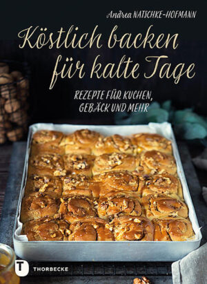 Kaum wird es draußen kälter, steigt unsere Lust auf köstliches Gebäck, Zimtduft und warme Kuchen. Und nie macht es so viel Spaß zu backen wie in dieser Jahreszeit. In diesem Buch sind Rezepte für kalte Tage gesammelt: Ob Zimtwaffeln mit Punschkirschen zum Frühstück, Walnuss-Karamell-Schnecken oder Birnen-Cheesecake mit Knusperstreuseln für die Kaffeetafel, Geschenkideen wie Punschkuchen im Glas oder Bananen-Schoko-Ecken, begleitet von einem heißen Trauben-Zimt-Punsch. - Köstliche Backideen für Herbst und Winter - Mit Rezepten für die Advents- und Weihnachtszeit - Die köstlichsten Naschereien für alle Gelegenheiten: für die Kaffeetafel, zum Verschenken oder für das echte Weihnachtsmarkt-Feeling zu Hause