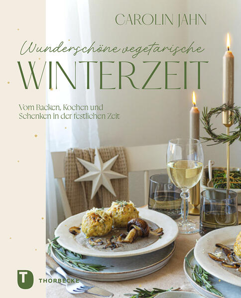 Draußen wird es kalt - drinnen dafür umso gemütlicher! Es ist Zeit, die reiche Fülle des Winters zu genießen und sich von seinen einzigartigen Aromen verzaubern zu lassen: Von festlichen Suppen über köstliche Käseknödel bis hin zu himmlisch leckeren Zimtschnecken-Pancakes reichen die vegetarischen Rezepte von Carolin Jahn, die Sie durch den Winter begleiten und die Seele wärmen. Ein Buch für alle Gelegenheiten in der kalten Jahreszeit: Rezeptideen für den Adventsbrunch und die Festtage, für Geschenkideen aus der Küche und Mitbringsel fürs Buffet werden abgerundet von süßen Köstlichkeiten und Rezepten für eine wärmende Auszeit an kalten Wintertagen.