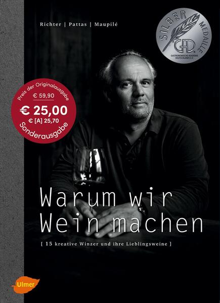 Dieser Prachtband zeigt den ganzen Mythos Wein am Beispiel fünfzehn herausragender deutscher Winzer, die mit Leidenschaft, Arbeitsethos und Kreativität Spitzenweine produzieren. Vorgestellt werden das Weingut, sein historischer und regionaler Werdegang und die Weinmacher und ihre Philosophie. Von jedem Winzer werden zwei Lieblingsweine beurteilt - und was man dazu genießen könnte. Ein Buch, das Lust macht, ein besonders gutes Tröpfchen zu öffnen und im Kerzenlicht am offenen Kamin zu schmökern. "Warum wir Wein machen" wurde mit der Silbermedaille der GAD (Gastronomische Akademie Deutschlands e. V.) ausgezeichnet und außerdem für den Deutschen Fotobuchpreis 2016 nominiert.