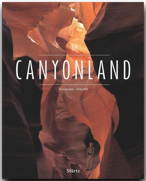 Canyonland - eine der schönsten Gegenden dieser Welt. Die Schluchten und Canyons, die bizarren Säulen und Pfeiler lassen uns staunen. Die Ein-, Aus- und Weitblicke sind grandios und überwältigend. Die Mutter aller Schluchten, der Grand Canyon, gehört zu jenen Schöpfungen der Natur, die dem Menschen den Atem rauben und die Sprache verschlagen. Wind und Wetter sind die Elemente, die Pyramiden, Mesas und steinerne Türme aus der ehemals flachen Wüste geformt haben. Eine besondere Faszination geht von den Slot Canyons aus, den Einbahnstraßen unter den Schluchten, die immer tiefer ins Schattenreich der Erde hineinzuführen scheinen. Im Kontrast dazu steht die Begegnung mit Las Vegas - der Glitzerstadt mitten in der Wüste Nevadas, deren unwirkliche Existenz sich in der Nacht mit einem beispiellosen Lichtermeer entfaltet. Es ist eine Stadt, die außerhalb jeglicher Realität zu existieren scheint. Über 260 Bilder zeigen umfassend die ganze Region Canyonland mit den Nationalparks und sechs Specials berichten von John Wesley Powell, dem Entdecker des Grand Canyon, von den Herausforderungen beim Bau des Hoover Dams und wie die Western durch die Kulisse des Monument Valley geprägt wurden. Es wird von den Anasazi, einer verschwundenen Indianerkultur, berichtet und wie Santa Fe aus einem Dornröschenschlaf geweckt wurde. PREMIUM***XL-Bildband... ein Bildband mit stabilem Schmuckschuber, fast 3kg Buch professionelle Fotografie von renommierten Reisefotografen Bis zu 400 großformatige Bilder auf 224 Seiten Alle wichtigen Sehenswürdigkeiten Kultur und Traditionen Kenntnis- und umfangreiche Texte Ausführliche Bildunterschriften Viele Spezialthemen Farbige Übersichtskarte Detailliertes Register Ein ideales Geschenk, auch für sich selbst.