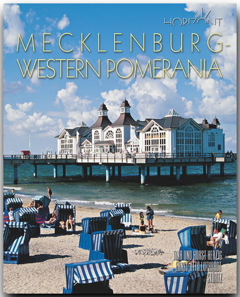 Eine einzigartige Küstenlandschaft mit Buchten und Bodden, Nehrungen und Inseln, endlose Alleen und stille Seen machen Mecklenburg-Vorpommern zu einem der beliebtesten Reiseziele in Deutschland. Die Kreidefelsen von Rügen, die Seebäder von Usedom und die urwüchsige Natur der Halbinsel Fischland locken an die Ostsee, im Hinterland bietet die mecklenburgische Seenplatte eine abwechslungsreiche Landschaft, die mit einer Fülle von bedeutenden Kulturdenkmälern aufwartet. Der Geschichte der Hanse begegnet man in den alten Handelsstädten Stralsund, Wismar, Rostock und Greifswald, ab der Renaissance entstand eine große Anzahl von Schlössern und Herrenhäusern, die vom Reichtum dieser Zeit zeugen. Ende des 18. Jahrhunderts wurde das erste Seebad in Heiligendamm gegründet. Heute prägt die Bäderarchitektur zahlreiche Orte der Ostseeküste und die langen Seebrücken ragen wieder weit in das Wasser hinaus. Über 260 Bilder zeigen Mecklenburg-Vorpommern in all seinen Facetten, sechs Specials berichten über den berühmt-berüchtigten Freibeuter Klaus Störtebeker, die Geschichte der Ostseebäder, die Künstler des Landes ebenso wie über die Schriftsteller, die vorgeschichtlichen Hünengräber sowie über besondere Schlösser und Gutshöfe. HORIZONT ... ist eine Reise-Bildband-Reihe mit über 80 Titeln, professionell fotografiert von renommierten Reisefotografen Bis zu 350 Bilder auf 160 großformatigen Seiten Alle wichtigen Sehenswürdigkeiten Kultur und Traditionen Kenntnis- und umfangreiche Texte Ausführliche Bildunterschriften Farbige Übersichtskarte Detailliertes Register. - Dieser Band ist in gleicher Ausstattung auch in deutscher Sprache lieferbar!