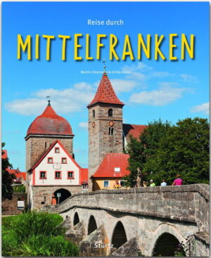 Mittelfranken liegt im Süden des bayerischen Regierungsbezirks Franken und lockt mit malerischen historischen Städten und Dörfern sowie idyllischen Landschaften. Nürnberg lädt mit ihrem Wahrzeichen, der berühmten Kaiserburg, der sehenswerten Altstadt und zahlreichen Museen zu Entdeckungen ein, ebenso wie Fürth und Erlangen reizvolle Innenstädte aufzuweisen haben. Erholung vom städtischen Ballungszentrum Mittelfrankens bietet die Hersbrucker Schweiz mit romantischen Flusstälern und steilen Felsen. Die Regierung Mittelfrankens hat ihren Sitz allerdings in Ansbach, wo die Markgrafen mit ihrer Residenz samt Hofgarten den höfischen Glanz des Rokoko hinterließen. An das Mittelalter wiederum erinnert Wolframs-Eschenbach mit dem Namen des berühmten Sängers und seinen Fachwerkhäuser sowie der Stadtmauer. Freie Reichsstädte waren Bad Windsheim, Dinkelsbühl und Rothenburg ob der Tauber, wobei letzteres mit seinen engen Gassen, Kirchen und der Stadtmauer als Paradebeispiel einer romantischen mittelalterlichen Stadt gilt. In Weißenburg kann man mit dem „Weißenburger Römerschatz“ Hinterlassenschaften der Römer bewundern, während die Fossilien des Solnhofer Plattenkalks auf die Frühgeschichte der Region verweisen. Jung hingegen ist die Freizeit- und Erholungslandschaft des Fränkischen Seenlandes, das bis zum Ende des 20. Jahrhunderts entstand. Über 200 Bilder zeigen Mittelfranken in all seinen Facetten. Vier Specials berichten über Nürnbergs namhafte Künstler, historische und moderne Festlichkeiten von der Kinderzeche bis zu Rock im Park, über mittelfränkische Wasserlandschaften wie die Fossa Carolina und das Fränkische Seenland sowie über die kulinarischen Spezialitäten wie zum Beispiel Aischgründer Karpfen und Schneeballen. REISE DURCH … ist eine Bildband-Reihe professionell fotografiert von renommierten Reisefotografen Bis zu 230 Bilder auf 128 bis 140 Seiten Sensationell günstiger Preis Alle wichtigen Sehenswürdigkeiten Kultur und Traditionen Kenntnisreiche Texte Ausführliche Bildunterschriften Farbige Übersichtskarte Detailliertes Register.