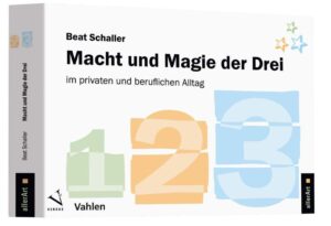 Vorteile Inspirationsquelle mit nützlichen Tipps Unterstützung, um klarer zu denken, besser zu kommunizieren und klüger zu handeln. Praxis, Theorie, Training in einem Buch Zum Werk Was tun Menschen anders als andere, wenn sie aus einem Guss klar denken, klasse kommunizieren und klug handeln? Nicht mehr und nicht weniger als das: Sie nutzen die Macht und Magie der Zahl Drei. Die Drei steht in vielen Kulturen für Vollkommenheit. Auch Lebensweisheit, Humor oder sogar Musik stecken in dieser Zahl. Die Zahl Drei prägt Denk- , Sprachund Handlungsmuster seit Urzeiten. Lesen Sie dieses Buch und laufen auch Sie zu Bestform auf, zu Exzellenz in Denken, Sprache und Handeln. Nicht immer, aber immer dann, wenn es im privaten und beruflichen Alltag darauf ankommt. So sehr die Drei im Mittelpunkt des Werkes steht, so naheliegend ist es, den Aufbau des Buches in drei Kapitel zu gliedern: (1) Praxis (2) Theorie (3) Training Zielgruppe Dieses Buch ist für Menschen, die im beruflichen wie privaten Alltag klar denken, klasse kommunizieren und klug handeln möchten nicht immer, aber immer öfter.