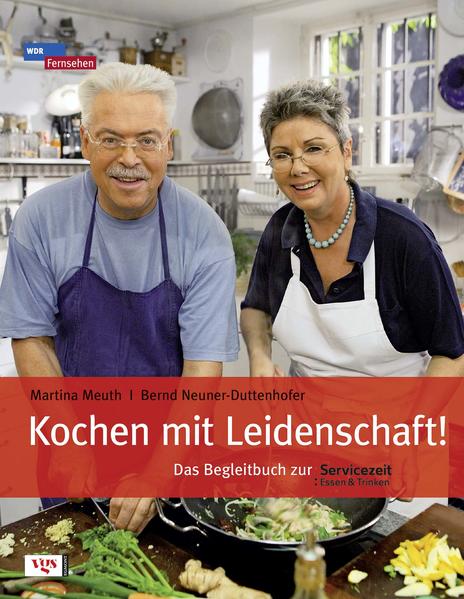 Bei diesem Buch ist der Titel Programm: Kochen, das ist die Leidenschaft des beliebten Duos Martina Meuth und Bernd Neuner-Duttenhofer, die der Zuschauer aus "WDR Servicezeit Essen und Trinken" kennt und schätzt. Bei Egmont VGS erscheint nun bereits der dritte Band, in dem Martina und Moritz - wie sie sich gegenseitig nennen - erneut mit Passion eine Küche vorstellen, die auf erstklassigen Zutaten beruht und durchaus nicht kompliziert sein muß. Klassische Zutaten wie Sauerkraut, Schmorbraten oder Pilze werden in den unterschiedlichsten Variationen vorgestellt. Ob traditionell, mediterran oder asiatisch - Martina und Moritz lieben Vielfalt und Abwechslung und sind immer auf der Suche nach einer Zubereitung, die ursprünglich und doch raffiniert ist. Wichtig ist ihnen dabei auch eine unkomplizierte Umsetzung ihrer Rezepte: "Kochen mit Leidenschaft" enthält zahlreiche Fotos aus der heimischen Küche des Kochduos, die die einzelnen Arbeitsschritte gut nachvollziehbar machen. Ergänzt werden die vielfältigen Rezepte durch Wissenswertes zu der Handhabung von Küchegeräten, über Zusammensetzung und Inhaltsstoffe der Nahrung und den Zusammenhang zwischen Qualität, Geschmack sowie Zubereitung. Dieses Kochbuch zeigt, dass Know-how rund ums Kochen und die Leidenschaft für eine erstklassige Küche zusammengehören!