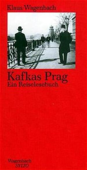 Ein Portrait der literarischen und biografischen Orte Kafkas in seiner Heimatstadt, in Text und Bild. Franz Kafka hat seine Heimatstadt Prag nur selten verlassen und war zudem ein notorischer »Herumtreiber« auf ihren Plätzen und Straßen. Klaus Wagenbach, dienstälteste aller Kafkawitwen, ist ihm nachgegangen. Das kleine Kompendium besteht aus sechs Teilen: In den ersten beiden werden der Autor, sein Tagesablauf und seine Stadt vorgestellt – die Stadtteile und ihre Bevölkerung, die beiden Sprachen, Handel und Ökonomie, Geld und Verkehrsmittel. Das dritte Kapitel ist dem Geburtshaus und all den anderen Häusern, in denen er wohnte und schrieb, gewidmet. Der vierte Teil handelt von Ausbildung und Beruf: Wo ging Kafka ins Gymnasium und wo war das »Büro«, die Arbeiter-Unfall-Versicherungsanstalt? Die beiden letzten Teile stellen literarische Orte, Vergnügungen und Lieblingsspaziergänge vor. Einige Stadtpläne erläutern die Orte und Wege, zeitgenössische Photos zeigen den früheren Zustand.