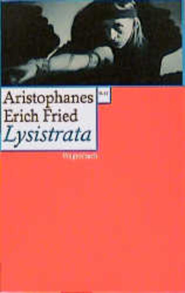 Das Thema ist alt. Aristophanes gab ihm 411 v. Chr. Form und Namen: Lysistrata. Der Streik der Frauen gegen den Krieg der Männer. Die Frauen halten zusammen und sich zurück, bis es die Männer nicht mehr aushalten. Erich Frieds Neuübersetzung hält sich an das Original, macht die heute unverständlichen Anspielungen erkennbar und respektiert soweit wie möglich das ursprüngliche Versmaß. Die Altphilologin Heinke Lehmann stellt den historischen Hintergrund des Stückes dar. Barbara Sichtermann erneuert die Frage danach, was dem Menschen nötiger sei: Krieg oder Liebe? Denn beides ist nicht so weit voneinander entfernt, wie es scheinen mag.