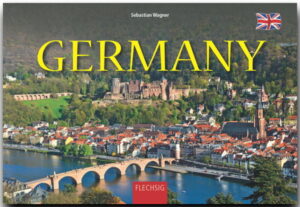 Brandenburger Tor und Schloss Neuschwanstein, Hamburger Hafen und Münchner Oktoberfest, Dresdner Zwinger und fränkische Fachwerkdörfer, der Kölner Dom und unzählige weitere Kirchenbauten, über 20 000 Burgen und Festungen sind nur Facetten des faszinierenden Ganzen, die es zu entdecken gilt. Von der Nord- und Ostsee bis zu den Alpen, von der Eifel bis zur Oder bietet Deutschland unterschiedlichste Landschaften mit malerischen Städtchen und großen Metropolen. Große Dichter und Denker, Baumeister und Maler haben Schätze deutscher Kunst und Kultur geschaffen, die umgeben sind von einzigartigen Naturschönheiten. Doch auch das Feiern hat Tradition. In den verschiedenen Regionen hat sich altes Brauchtum erhalten, das bei Festen oft noch im Tragen der Trachten seinen Ausdruck findet. Als ein Land im Herzen Europas bietet Deutschland die unterschiedlichsten Natur- und Kulturlandschaften: Von dem einzigartigen Lebensraum des Wattenmeeres und den beliebten Inseln der Nord- und Ostsee wie Sylt und Rügen, über das Norddeutsche Tiefland und die Mittelgebirgsschwelle, die von der Eifel bis zum Elbsandsteingebirge reicht, hin zu dem höchsten Punkt Deutschlands, dem Gipfel der Zugspitze. Von der reichen und wechselvollen Vergangenheit Deutschlands zeugen seine beeindruckenden Metropolen, aber auch malerische Städtchen und alte Dörfer mit ihren Baudenkmälern. Spuren der Römer, die romanischen Kaiserdome, mittelalterliche Stadtkerne wie Rothenburg ob der Tauber, Lübeck oder Wernigerode und moderne Architektur nicht nur in der Hauptstadt Berlin bieten zahlreiche kultur- und kunsthistorische Höhepunkte. PANORAMA … ist eine querformatige Bildband-Reihe professionell fotografiert von renommierten Reisefotografen Zahlreiche Panorama-Aufnahmen auf Doppelseiten, 56 x 19 cm Bildgröße Bis zu 240 Bilder auf 256 Seiten Sensationell günstiger Preis Alle wichtigen Sehenswürdigkeiten Kenntnisreiche Texte Ausführliche Bildunterschriften Farbige Übersichtskarte. Dieser Bildband ist in gleicher Ausstattung auch in deutscher Sprache lieferbar!