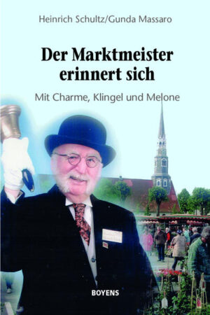 In seiner Aufmachung aus den 1850er Jahren, dazu mit einer Bekanntmachungsrolle und seiner Klingel in der Hand, ist Heinrich Schultz über die Dithmarscher Grenzen hinaus, auch viele Jahre in Begleitung seiner Frau Lotte als „De Marktmeister sien Fru“, für die Ferienregion werbemäßig unterwegs gewesen. Er hat sich durch seine humorvolle, stets den Menschen zugewandte, freundliche Art einen Namen gemacht und ist bis heute noch als „Ausrufer“ unterwegs. Hierfür hat er neben anderen Auszeichnungen und Ehrungen die Verdienstmedaille der Stadt Heide und den Verdienstorden des Landes Schleswig-Holstein erhalten. Gunda Massaro dokumentiert in diesem Buch die umfangreiche Sammlung der von Heinrich Schultz verfassten Geschichten, Riemels und Bekanntmokungen aus seiner Markmeisterzeit. Die Leser tauchen tief in die beeindruckenden, über 90jährigen Lebenserinnerungen ein.