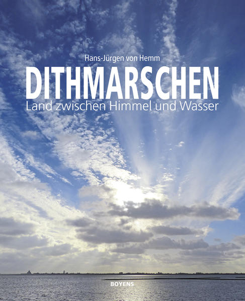 Dithmarschen – Diese amphibische, farbenprächtige und facettenreiche Region an der deutschen Nordseeküste ist ein himmlischer Flecken Erde. In diesem Bildband finden sich die schönsten Fotos einer beeindruckenden und vielgestaltigen Region, die rundherum vom Wasser umschlossen ist: Im Norden und Osten vom längsten Fluss Schleswig-Holsteins, der Eider, und dem Gieselau-Kanal, im Südosten und Süden vom Nord-Ostsee-Kanal und der Elbe sowie im Westen von der Nordsee. Der Fotograf Hans-Jürgen von Hemm fängt in seinen stimmungsvollen Fotos die Vielfalt Dithmarschens ein. Im Dreiklang von Himmel, Wasser und Land zeigt er die Wolken- und Farbenpracht des hohen Himmels, die Weite des Meeres, die grünen Wiesen und blühenden Felder Dithmarschens, die teils hügelige und bewaldete Geestlandschaft, die Häfen in den Nordseeheilbädern Büsum und Friedrichskoog, den Nord-Ostsee-Kanal mit seinen Schleusen und Schiffen. Neben der über viele Jahrhunderte gewachsenen Naturlandschaft werden natürlich auch Sehenswürdigkeiten wie Kirchen, Windmühlen und Museen gezeigt. Eine äußerst erlebnisstarke Reise, die die Sinne betört!