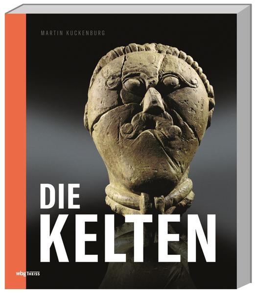 Im 2. Jahrhundert v. Chr. befand sich die keltische Kultur auf ihrem Höhepunkt. Von den Britischen Inseln über Mitteleuropa bis an das Schwarze Meer erstreckte sie sich. Ihre prunkvoll ausgestatteten Fürstengräber und eindrucksvollen stadtähnlichen Siedlungen (Oppida) faszinieren uns auch heute noch. Die Kelten standen an der Schwelle zur Hochkultur. Auf den Britischen Inseln entwickelten sie schon früh eine bedeutende eigenständige Kultur, die unter der römischen Besatzung und auch im christlichen Mittelalter lebendig blieb - zum Teil sogar bis heute. Ihr Einfluss wird deutlich in Sprache, Kunst und sogar Mode. Kenntnisreich und lebendig gibt Martin Kuckenburg einen umfassenden Einblick in die ganze Welt der Kelten: vom Kunsthandwerk über ihre ausgeprägten Wanderungsbewegungen bis zur keltischen Religion und der Artus- Sage. Reich bebildert, beschreibt der Band alle Facetten der keltischen Kultur und ihre Wirkung bis in die Gegenwart.