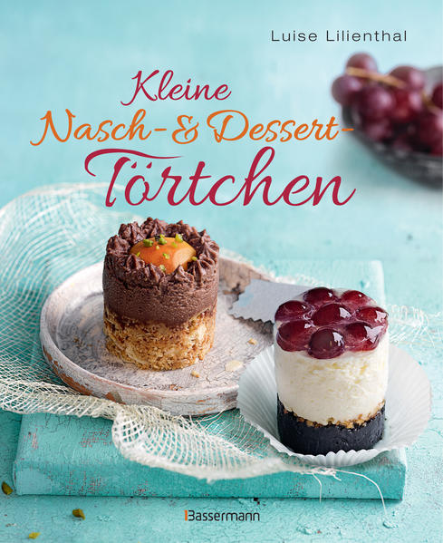 Tortal einfach! Auch hier folgt die Autorin Luise Lilienthal ihrem Leitspruch: Ihre Törtchen sind umwerfend lecker und gelingen auf Anhieb! Diese klitzekleinen Torten sind perfekt zum Kaffee und als Dessert, das schönste Geschenk für jeden Anlass und unschlagbar fürs Naschen zwischendurch. Viel mehr als Dessertringe, ein Kühlschrank und ein paar Kniffe sind nicht nötig, um die kleinen Meisterwerke zu erschaffen. Ausstattung: durchgehend farbig bebildert