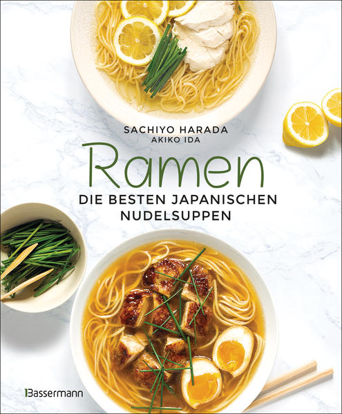 Eine Schüssel voll Glück für zu Hause. In diesem Buch finden Sie die besten Rezepte für die beliebten asiatischen Nudelsuppen. Ganz einfach mit nur maximal 6 Zutaten. Ob mit Fleisch, Geflügel, Fisch oder vegetarisch, ob Miso, Shoyo oder Shio, verwöhnen Sie sich mit köstlichen Brühen, angereichert mit Nudeln, Teigtaschen, Ei, Fleisch, Geflügel, Fisch, Meeresfrüchten und Gemüse. Ausstattung: durchgehend farbig bebildert, 33 Rezeptfotos