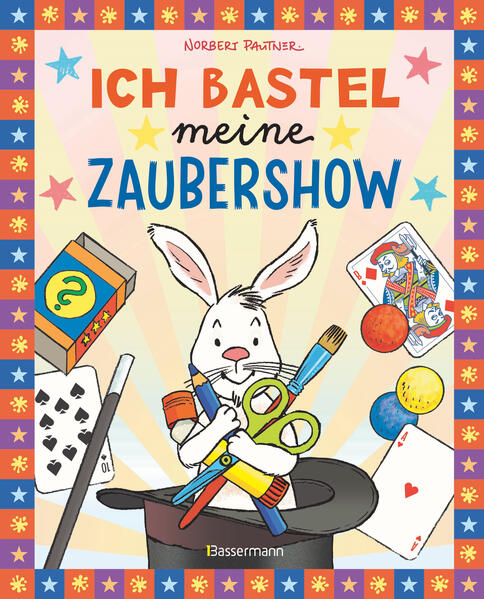 Drei Zaubershows mit jeweils 5 aufeinander abgestimmten verblüffende Zaubertricks. Nur mit Papier, Schere, Kleber und Stiften vorbereiten? Kein Problem. Dieses Buch verwandelt Kinder ab 8 Jahren in wahre Zauberkünstler dank einfacher Bastelprojekte. Sie lernen nicht nur, die Utensilien für ihre eigene kleine Show selbst herzustellen, sondern auch, wie sie damit größtes Erstaunen erzeugen. Das Buch bietet Anleitungen für drei Aufführungen mit jeweils fünf aufeinander abgestimmten Tricks. Von weggezauberten Filzhasen über Kartentricks bis hin zum magischen Schulheft ist alles dabei. Dazu wird erklärt, wie man seine Kunststücke am effektvollsten präsentiert. Am Schluss des Buches gibt es Bastelvorlagen, die zusätzlich als Download zur Verfügung gestellt werden. Ein Spaß sowohl für die Bastelmagier selbst als auch für ihr Publikum! Einmalige Kombination: Zauberund Bastelbuch in einem Mit Bastelvorlagen im Buch und als Download Ausstattung: durchgehend farbige Abbildungen