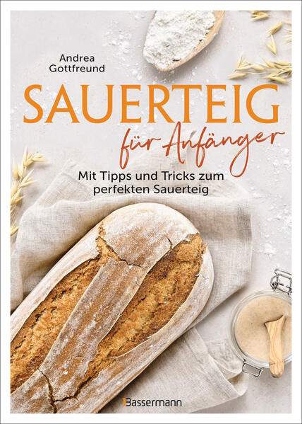 Sauerteig - der unvergleichliche Geschmack von Tradition und Handwerkskunst. Durch die Fermentation des Teiges mit natürlichen Mikroorganismen erhält das Brot seinen charakteristischen Geschmack, eine herrliche Kruste und eine saftige, lockere Textur. In diesem Buch teilt Andrea Gottfreund ihr umfangreiches Wissen und gibt eine praxisnahe Anleitung für Anfänger. Von der richtigen Auswahl der Zutaten bis zur perfekten Pflege des Sauerteigs - hier kann jeder lernen, wie man fehlerfrei und mit Leichtigkeit köstliches Sauerteigbrot herstellt. Sauer macht glücklich! Zurück zum ursprünglichen Genuss von Brot - Backen mit Sauerteig statt mit Hefe Einfach Schritt-für-Schritt-Anleitungen auch für den unerfahrensten Hobby-Bäcker Mit vielen Tipps&Tricks rund um den Sauerteig Mehl, Wasser und Geduld ergeben köstliche Brote, die jeder mag Ausstattung: ca. 35 farbige Abbildungen