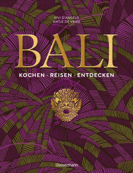 Bali, das Traumziel vieler Urlauber. Das opulente Reise-Kochbuch über die indonesische Insel lädt zur Entdeckung des Netzes von Glauben, Symbolik, Ritualen, Handwerk und gutem Essen ein. Die Fotografin Vivi D'Angelo und die Foodexpertin Antje de Vries haben hier vielfältige Eindrücke von der engen Verknüpfung von Spiritualität und Essen auf Bali gesammelt. Ihre Erlebnisse ergänzen sie durch Rezepte, die authentischen Geschmack, aber auch persönlichen Spielraum eröffnen. Der Reisebericht der Autorinnen führt hinter die Kulissen der Urlaubsinsel und verbreitet Bali-Spirit pur: Leben und essen im Einklang mit sich, der Natur und den Mitmenschen. Traumziel - Traumpreis Bildband, Reiseführer, Kochbuch = als Geschenk, zur Reisevorbereitung, zur Erinnerung Traumhaft! 304 Seiten, gebunden, mit Relieflack-Prägung: Früher € 36,- jetzt € 14,99 Ein einzigartiges kulinarisches Porträt mit persönlichen Geschichten und preisgekrönter Fotografie Authentisch balinesische Rezepte - vor Ort recherchiert und fotografiert Ausstattung: ca. 200 Farbfotografien