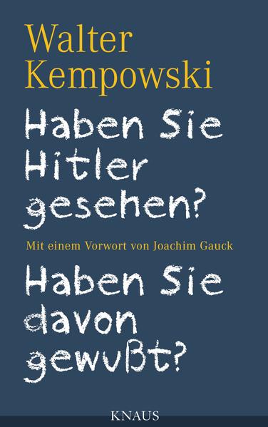 Zwei Bücher, die Geschichte machten Mit einem Vorwort von Joachim Gauck, Freund und Weggefährte Kempowskis Die "politischen Befragungsbücher" Walter Kempowskis gehören zum Grundbestand der Auseinandersetzung der Deutschen mit dem Nationalsozialismus. Jetzt werden sie wieder aufgelegt. Ende der 1950er Jahre begann Walter Kempowski, seine Verwandten nach ihren Erinnerungen an Kindheit, Jugend und die Zeit des Dritten Reichs zu befragen. Sorgfältig notierte der angehende Schriftsteller alles in den "roten Bänden", Grundstock für sein Romanprojekt der "Deutschen Chronik", das ihn berühmt machte. Parallel dazu fing er an, Nachbarn, Bekannten und Passanten zwei Fragen zu stellen: "Haben Sie Hitler gesehen?" und "Haben Sie davon gewusst?" (nämlich von den KZs). Kempowski betrat mit dieser systematischen Befragung Neuland und brach damit im Wirtschaftswunderland Deutschland ein Tabu. Denn Vergessen und Verdrängen war das Gebot der Stunde. 1973 veröffentlichte Kempowski den Frageband um Hitler