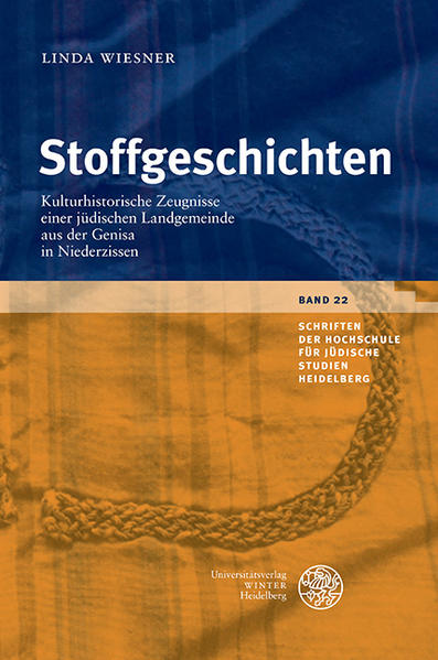 2011 wurde in der ehemaligen Synagoge in Niederzissen eine umfangreiche Genisa geborgen. Genisot resultierten aus dem religiösen Verbot, nicht mehr verwendete religiöse Schriften und Gegenstände wegzuwerfen, was in jüdischen Landgemeinden zu dem Brauch führte, sie auf dem Dachboden der Synagoge zu deponieren. Das Besondere am Niederzissener Fund ist der umfangreiche Textilbestand, der neben einer großen Anzahl an schriftlichen Zeugnissen geborgen wurde, da Textilien in Genisot meist nur Marginalfunde sind. Er umfasst rund 300 Objekte, darunter unter anderem Toramäntel und -vorhänge, Gebetsmäntel und Torawickelbänder, und stellt ein außerordentlich seltenes Kulturdokument des deutschen Landjudentums dar. Die vorliegende Studie widmet sich einer Objektanalyse dieser Textilien als kulturgeschichtliche Quellen und erschließt damit neue Perspektiven auf jüdische Landgemeinden. Die Objekte werden in ihrer Komplexität als Handlungs- und Bedeutungsträger in verschiedenen Zeit- und Funktionsräumen betrachtet.