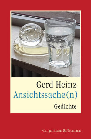 Nach vielen Stückbearbeitungen und Übersetzungen sowie etlichen Essays und zwei Sachbüchern legt der homme de theatre Gerd Heinz nun seinen ersten Gedichtband vor, die Zwischen-Summe einer lebenslangen Beschäftigung mit Lyrik, in dieser Zusammenstellung wie ein lyrisches Tagebuch der letzten beiden Jahrzehnte. Immer vom Sichtbaren ausgehend, das Unsichtbare herausfordernd. Zwischen Schwarzwald und Nordsee, Italien und Kalifornien, eingespannt zwischen die Pole Natur und Kunst, Behauptung und Verlust, Erscheinung und Vergänglichkeit.