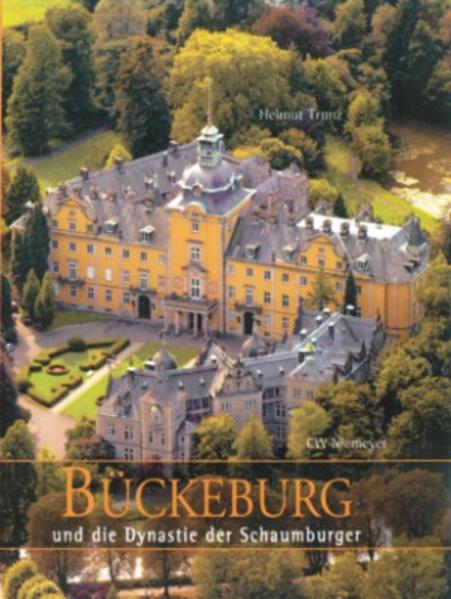 Mit mehr als 110 Bildern illustriert dieses Buch den Werdegang der Schaumburger Dynastie und ihrer Residenzen in Schaumburg, Stadthagen und Bückeburg. Die kunstsinnigen Grafen und Fürsten von Holstein-Schauenburg und Schaumburg-Lippe haben ein reiches kulturelles Erbe hinterlassen, das im vorliegenden Werk mit vielen großartigen Fotos dokumentiert wird. Ganz nebenbei berührt „Bückeburg und die Dynastie der Schaumburger“ dabei Kunst- und Baugeschichte, die im Fürstentum mit hervorragenden Beispielen vertreten sind. Namen wie Hans Rottenhammer, Adrian de Vries, Jörg Unkair oder Giovanni Maria Nosseni belegen das feine Gespür des kunstsinnigen Geschlechtes für überragende Leistungen von Künstlern und Baumeistern der verschiedenen Epochen. Auch die Gartenkunst kommt nicht zu kurz, ebenso waren große Namen der Musik – Johann Christoph Friedrich Bach – und der Geistesgeschichte – Herder, Voltaire – im Fürstentum vertreten oder würdigten es zumindest durch eine zeitweilige Anwesenheit. Über Jahrhunderte haben die Grafen und Fürsten in eifriger Sammeltätigkeit reiche Schätze zusammengetragen, die hier erstmalig umfassend in ihrem Kontext dargestellt werden. Das kleine, aber feine Fürstentum von Rinteln bis Obernkirchen, von Bad Eilsen bis Stadthagen ist ein Juwel unter den deutschen Kleinstaaten, vergleichbar vielleicht mit Weimar oder Dessau. Parklandschaften, Jagdschlösser, Nobelbäder der eleganten Hautevolee mit wohltuenden Schwefelquellen, weltweit gefragte Baustoffe, meisterliche Steinmetzarbeiten und europäische Spitzenleistungen von höchstem Rang in Malerei und Bildhauerei, aufgeschüttete Inseln, Hofreitschule oder modernste Luftfahrttechnik – alles ist im ehemaligen Fürstentum vertreten. Lassen Sie sich überraschen.