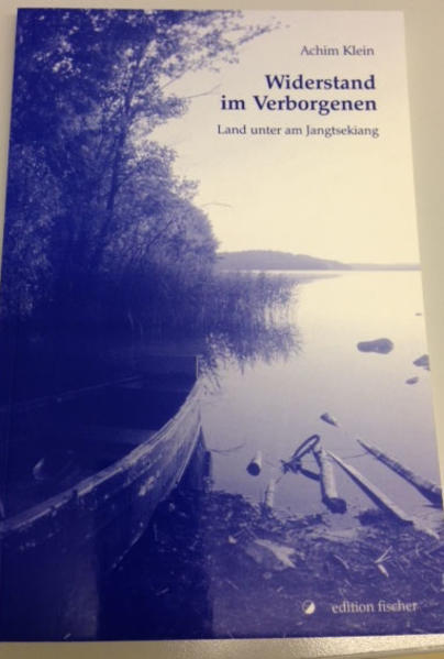 Das Reich der Mitte - seit Jahren erlebt das Land einen beispiellosen wirtschaftlcihen Aufschwung. Politisch jedoch geht die Bevölkerung weiterhin am Gängelband der Partei. Achim Klein, geboren 1941. Besuch des Besselgymnasiums in Minden