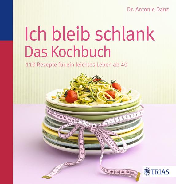 Kalorienzählen? Ohne mich! Früher oder später erlebt es beinahe jede: Hier zwickt die Jeans, da sitzt ein fieses Röllchen, beim Blick in den Spiegel sind wir not amused. Ab Mitte 40 scheint das Gewicht zu machen, was es will. Diätversuche prallen ab, Sportbemühungen bringen nur überschaubare Erfolge, oft fühlen wir uns müde und kraftlos. Was also tun? Diäten gibt es viele - aber gerade in der Lebensmitte ist es damit nicht getan. Unser Körper entwickelt nun spezielle Bedürfnisse, Verdauungsprozesse verändern sich. 5 Elemente, 110 Rezepte - eine Wohlfühlfigur Antonie Danz erklärt, was in unserem Körper passiert und wie wir unsere Ernährung gezielt darauf abstimmen: ohne Kalorienzählen und Verzicht, dafür mit Genuss am Essen! Auf Basis der östlichen 5-Elemente-Lehre entspannt und gesättigt durch den Tag. Mit der richtigen Auswahl und Zubereitungsweise von Lebensmitteln stärken Sie Ihre Körpermitte und kurbeln die Gewichtsabnahme an! Dr. Antonie Danz ist Ernährungswissenschaftlerin. Sie arbeitet u.a. als Lehrbeauftragte an der Universität Köln zum Thema Ernährung und Alter, für die Bundeszentrale für gesundheitliche Aufklärung und als Ernährungs-Coach in einer großen Frauenarztpraxis in Köln. Bei TRIAS ist von ihr erscheinen: "Alles wird schwer - ich nicht."