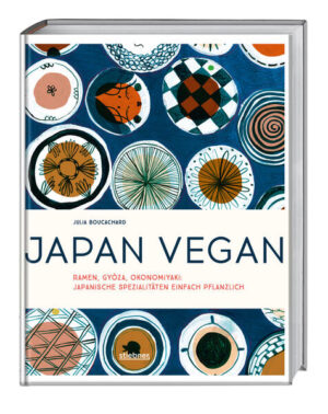 Erlebe die Vielfalt der japanischen Küche ganz vegan! Das Kochbuch »Japan vegan« liefert eine Fülle an japanischen Rezepten, die sich bei uns immer größerer Beliebtheit erfreuen - und das komplett mit pflanzlichen Zutaten. Die Autorin des Buchs, Julia Boucachard, bekam die japanische Küche mit in die Wiege gelegt. Julias Mutter stammt aus Osaka und noch heute entführt der Geschmack von Shoyu-Ramen, Miso-Suppe, Udon-Nudeln, Okonomiyaki und Tempura sie zurück in ihre Kindheit. Mit fröhlicher Nostalgie erzählt Julia von Japans Köstlichkeiten und verewigt in diesem Buch ihre Lieblingsrezepte. Manche Rezepte sind von Natur aus vegan. Die anderen wandelte sie mit viel Fingerspitzengefühl in vegane um. Sie hat so sichergestellt, dass der Geschmack authentisch zu dem ihrer Kindheit ist, die Gerichte aber gleichzeitig auch vereinbar mit veganer Ernährung. Japanische Kochkunst und vegane Ernährung: zwei Trendthemen, die perfekt harmonieren Authentisch-vegane Rezepte und vegane Adaptionen aus der japanischen Küche Originelle Zeichnungen und stilvolle Fotos ergänzen das Rezeptbuch zu einem wunderschönen Bildband Japans Küche für zuhause: abwechslungsreich, vegan und auf Wunsch saisonal Die Autorin erklärt in ihrer Einleitung die japanischen Produkte und ermöglicht somit auch »Japan-Neulingen« einen leichten Einstieg in neue Lebensmittel. Zudem ist immer angegeben, zu welcher Jahreszeit die Zutaten Saison haben, damit auch auf Nachhaltigkeit geachtet werden kann. Die Rezeptkategorien umfassen Saucen, Hauptspeisen, Beilagen, Streetfood und Nachspeisen, sodass nach Herzenslust und Bedarf ausgewählt und gekocht werden kann. Besonderen Charme erhält das Buch durch die liebevollen Illustrationen von Sanae Nicolas, einer Freundin der Autorin aus Kindertagen. Außerdem begeistern fantastische Fotografien, auf denen neben den Gerichten auch handgefertigte Keramiken kunstvoll in Szene gesetzt wurden.