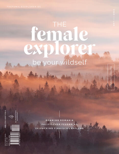 The Female Explorer ist das erste Bookazine, das sich speziell auf die Blickwinkel und Bedürfnisse von Frauen unterwegs fokussiert. Als Community Magazin kommen hier abenteuerlustige und wilde Entdecker:innen zu Wort – und nehmen die Leser:Innen ganz nahbar mit in ihre Erlebnisse, jede auf ihre eigene, authentische Weise. In jeder Ausgabe finden sich Berichte in den Rubriken Solo Travel (Allenreisen), Rewild (Abenteuer in der Natur), Outdoors (Abenteuerreisen), Rolling Home (Reisen auf zwei oder vier Rädern), Wildlings (Abenteuer mit Kindern) und Local (Mikroabenteuer und Reisen in Deutschland).