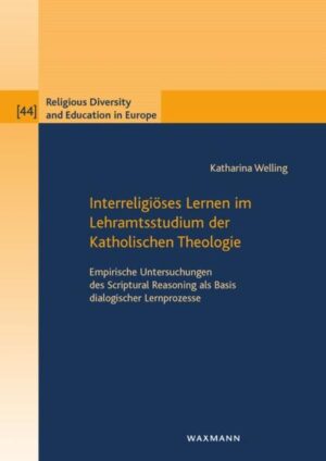 Ein von religiöser und darüberhinaus weltanschaulicher Pluralität geprägter Schulalltag erfordert zunehmend auch ein Aufbrechen der traditionellen Strukturen des Religionsunterrichts. Die Relevanz interreligiösen Lernens und eines entsprechenden Kompetenzerwerbs im Lehramtsstudium der Katholischen Theologie liegt folglich auf der Hand. Ausgehend von der im theoretischen Diskurs proklamierten Annahme, dass der praktische interreligiöse Dialog den Königsweg zur Anbahnung diverser interreligiöser Kompetenzen darstellt, steht die UmSetzung eines solchen Dialoges im Lehramtsstudium im Fokus der in diesem Buch thematisierten empirisch angelegten Studie. Hierbei dient die schriftbasierte Methode des Scriptural Reasoning zur Anbahnung einer Interaktion zwischen Personen mit verschiedenen Religionen und Weltanschauungen als Forschungsgegenstand. Erkenntnisleitend ist die Frage, wie sich ein direktes interreligiöses Lernen im universitären Kontext in die Praxis umSetzen lässt, und was es dabei zu beachten gibt. Dies wird durch Forschungsergebnisse fundiert diskutiert und reflektiert.