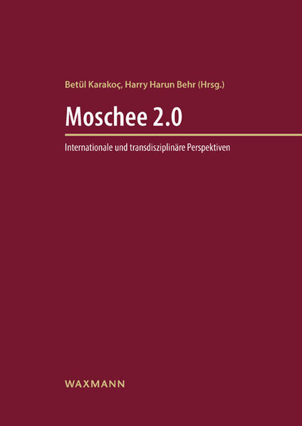 Seit rund zwei Dekaden sind Moscheen als Orte muslimischer Selbstorganisation auf internationaler Ebene Gegenstand vielfältiger Diskurse. Sowohl in der religiösen Praxis als auch aus unterschiedlichen Forschungsdisziplinen heraus werden sie als spirituelle, bildende und soziale Räume markiert. Die Betrachtungen zeichnen sich durch unterschiedliche-manchmal auch zueinander im Widerspruch stehende-Definitionen, Erwartungen und Perspektiven aus. Die Autorinnen und Autoren aus unterschiedlichen Ländern und Fachrichtungen richten ihre Blicke auf verschiedene thematische Aspekte. Einige der Beiträge entspringen wissenschaftlicher Expertise, andere der in der Moscheearbeit gewonnenen Handlungserfahrung. Insofern spiegeln die Beiträge auch die unterschiedlichen Blickrichtungen in der Forschung und die Diversität der Menschen in der Moschee wider.