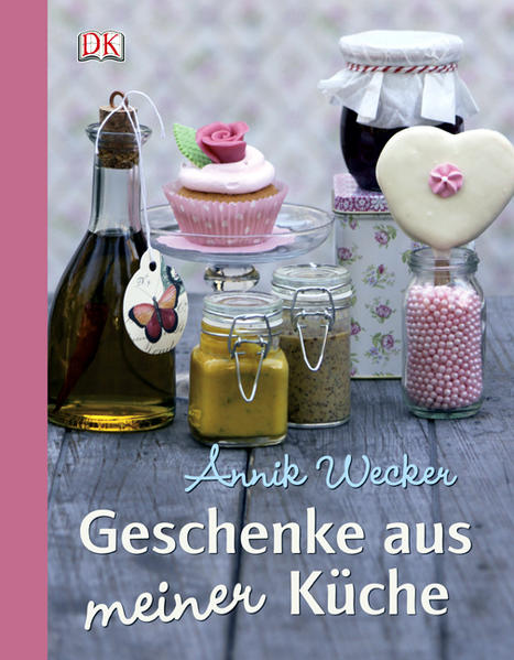 Selbstgemacht und Mitgebracht lautet die Devise von Bestsellerautorin und Meisterbäckerin Annik Wecker. Nach Erfolgen wie „Anniks göttliche Kuchen“ und „Raffinierte Tartes“, welches sie in Zusammenarbeit mit Sternekoch Alfons Schuhbeck schrieb, dreht sich in ihrem neuen Meisterwerk „Geschenke aus meiner Küche“ alles um selbstgemachte Köstlichkeiten. Die mehr als 130 originellen Rezeptideen für die unterschiedlichsten Anlässe zeichnen sich durch den typisch bunten und vor allem leckeren Annik-Wecker-Stil aus! Ob Marmeladen, Pralinen, pikante Chutneys, Brotaufstriche, Liköre oder verschiedenste Knabbereien, diese Geschenkideen lassen das Herz des Allerliebsten, der besten Freundin, von Oma oder Opa, Nichte oder Neffen, Nachbarn oder Kollegen garantiert höher schlagen. Von der Autorin selbst aufgenommene Food-Fotos zeigen außerdem nicht nur wie die leckeren Geschenke aussehen, sondern illustrieren auch die stilvollen Verpackungsideen. Eine wahre Inspirationsquelle für alle, die am liebsten Selbstgemachtes verschenken!