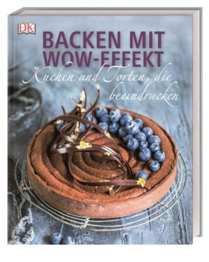 Dieses kreative und originelle Backbuch über Kuchenkunstwerke statt 24,95 € ab jetzt zum sensationellen Preis von 12,95 €! Kunstvoll, kreativ, originell und mit einem Hauch von Extravaganz - das sind die Kuchenkreationen der leidenschaftlichen Pâtissière Noémie Strouk. In diesem Buch hat die Backkünstlerin 45 Backrezepte versammelt, die nicht nur zauberhaft aussehen, sondern mit ihrem Zusammenspiel unterschiedlicher Aromen und Konsistenzen für unvergessliche Geschmackserlebnisse sorgen. Lassen Sie sich entführen in die unwiderstehliche Welt von Orangenkuppeln mit Pistazien & Karamellblättern, Käsekuchen mit Limetten & grünen Äpfeln, Zebratorte mit Schokolade & Kaffirlimette oder Zitronen-Baiser-Tarte mit Basilikum! Die detaillierten Anleitungen zeigen Ihnen vom Basisrezept bis zum Dekorieren Schritt für Schritt, wie Sie die außergewöhnlichen Köstlichkeiten auf die Kaffeetafel zaubern können. So ist Zuckerkugeln blasen, filigranes Engelshaar formen oder Spiegelglasuren herstellen sowohl für Anfänger- als auch Hobbybäcker ein Kinderspiel. Werden Sie zum Konditorkünstler und kreieren Sie eindrucksvolle Kuchenkunstwerke, die garantiert jeden zum Staunen bringen!