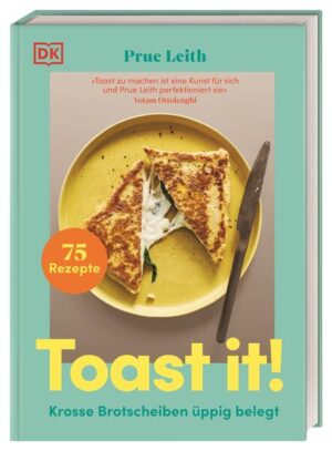 Toast it! Und alles schmeckt besser. Was schmeckt köstlicher als kross geröstete und belegte Brote der Extraklasse, cheesy Sandwiches oder üppige Toasts? Diese 75 Rezepte lassen einem das Wasser im Mund zusammenlaufen. Egal ob kleiner Snack, schnelles Abendbrot oder schmackhafte Luxusstullen für Gäste: Autorin Prue Leith, Grande Dame der englischen Food- und Kochshow-Szene, zeigt, wie man einfache Zutaten in etwas Geniales verwandelt. Sandwich-Rezepte mit Wow-Effekt • Inspiration pur: Mit diesen Rezepten werden einfache Brotkreationen kross, krass, köstlich. • 75 Rezepte für jeden Geschmack & Anlass: egal ob vegan und vegetarisch, schnell und einfach, luxuriös für Gäste oder etwas Süßes für Zwischendurch. • Must-have für alle Brot(back)fans: Mit Erbsen-Bohnen-Gemüse auf knusprigem Sauerteigbrot, getoastetem Ziegenkäse-Birnen-Baguette oder Mango-Chicken-Ciabatta zeigt sich Vielfalt der Brotverwendung. • Prue Leith (“The Great British Bake Off”) ist die Grand Dame der britischen Foodszene und weiß ganz genau, wie aus ein paar clever abgestimmten Zutaten perfekter Genuss wird. Kreativ & lecker - belegte Brote mal anders: Die Vielfalt der Sandwich-Rezepte reicht von schnellen Mittagessen im Homeoffice, gemütlichen Abendessen mit der Familie bis hin zu krossen Brothäppchen für Gäste. Prue Leith verwendet unterschiedliche Brotsorten wie Weißbrot, Focaccia, Baguette, Vollkorn oder Sauerteig und kombiniert sie mit veganen oder vegetarischen Zutaten, Käse, Früchten, Fleisch und pikanten Saucen - einfach köstlich! Rösten, Belegen und Reinbeißen: Dieses Buch ist ein Muss für Toast-Liebhaber und all jene, die genug von langweiligen Brotstullen haben.