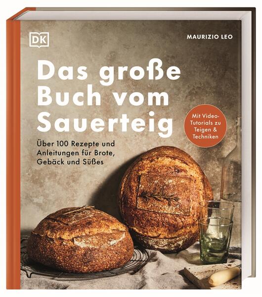 Die Bibel rund um Sauerteig - der New-York-Times-Bestseller So einfach kann Backen mit Sauerteig sein! Der bekannte Blogger und Autor Maurizio Leo nimmt Backfans jeden Levels gekonnt an die Hand: Schritt für Schritt zeigt er detaillierte Techniken, erklärt wichtige Grundlagen und teilt über 100 gelingsichere Rezepte und Anleitungen - inklusive praktischer Video-Tutorials. So gelingen knusprige Pizza, süßes Gebäck oder klassische Brotsorten im Handumdrehen. Maurizio Leos bahnbrechendes Standardwerk • Vom Experten lernen: Autor Maurizio Leo begeistert auf Instagram und seinem Blog „The Perfect Loaf“ mit seiner Leidenschaft, praktischen Tipps und leckeren Kreationen • Sauerteig fundiert verstehen: Das Buch liefert Grundlagenwissen, aber auch die nötige Handwerkskunst, um die eigenen Back-Skills auf ein Profi-Level zu heben • Auch für Anfänger*innen geeignet: Bebilderte Schritt-für-Schritt-Anleitungen und Video-Tutorials zeigen anschaulich, worauf es bei Teigen und Techniken ankommt • Die Vielfalt von Sauerteig entdecken: von mediterranem Oliven-Rosmarin-Brot, 5-Korn-Brot und Baguette über Pizza und Fougasse bis hin zu Süßgebäck wie Zimtschnecken und Babka Alles zu Grundlagen, Rezepten und Techniken Wie setzt man den Teig richtig an, füttert und dehnt oder faltet ihn? Was ist bei der Temperatur und der Wahl der Zutaten und Werkzeuge entscheidend? Auf jeder Seite dieses Buchs spürt man Maurizio Leos Leidenschaft für Sauerteig. In seinem lässigen Lehrstil gibt er unter anderem einen Überblick über den Backprozess, die Anatomie eines perfekten Brotlaibs und zeigt detailliert, was das Geheimnis eines guten Sauerteigs ist. Endlich ein Sauerteig-Buch, bei dem keine Frage offen bleibt - unverzichtbar für alle Brotback-Fans. Perfekte Backergebnisse mit Sauerteig! Mit über 100 Rezepten, Schritt-für-Schritt-Anleitungen und Grundlagentechniken von Bestseller-Autor Maurizio Leo wird jede*r zum Sauerteig-Profi