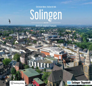 Solingen: Untrennbar ist der Stadtname mit der Klingenindustrie verbunden. Doch es gibt noch viel mehr, was die „Klingenstadt“ im Bergischen Land über Messer und Gabeln hinaus ausmacht: Angefangen vom Wahrzeichen des Bergischen Landes, Schloss Burg über die eindrucksvolle Müngstener Brücke, Deutschlands höchster Eisenbahnbrücke, bis hin zum historischen Marktplatz in Gräfrath mit seinen verschieferten Fachwerkhäusern im typisch bergischen Stil. Über die abwechslungsreiche Natur, die von der flachen Heidelandschaft bis zum steil-zerklüfteten Schiefergebirge der Wupperberge, vom wildromantischen Bachtal bis zum Höhenrücken mit Weitblick in die rheinische Tiefebene reicht. Und nicht zuletzt die reichhaltige Kulturlandschaft, die sich über zahlreichen Museen, erlebbare Industriekultur, eine Künstlerkolonie und ein eigenes Symphonieorchester erstreckt. Auch hat sich jeder Stadtteil ein buntes eigenständiges Bild bewahrt, lebendige kleine Zentren, die als Ganzes mehr ergeben als die Summe ihrer Teile. Hoch und tief, nah und weit, traditionell und modern, scharf und süß – das alles ist im bergischen und bergigen Solingen zu erleben.