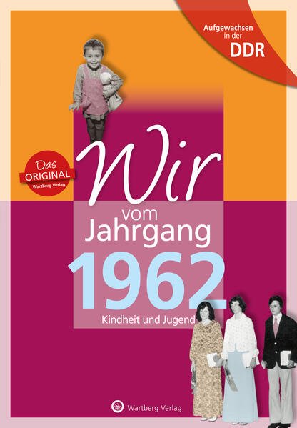 Aufgeregt und erwartungsvoll, so blickten wir damals in die Zukunft! Erinnern Sie sich mit uns an die ersten 18 Lebensjahre - an Ihre Kindheit und Jugend! Jahrgang 1962 - das war die Generation, die lernte, dass man mit Rollenpflaster jeden Schaden beheben kann, sei es bei Teddybären oder Riffelglasscheiben. Wir badeten in „Bölosan“ und packten die Eier in Quietschwatte. Am liebsten tranken wir Fassbrause und Obella oder Vita-Cola. Unser Taschenrechner war der Rechenschieber, wir trugen Jeans Marke „Goldfuchs“ und liebten DT 64. Bei uns war nichts „cool“, aber alles „fetzte“. Unsere Zukunft schien sicher zu sein und die Einheit Deutschlands war für die meisten unvorstellbar.