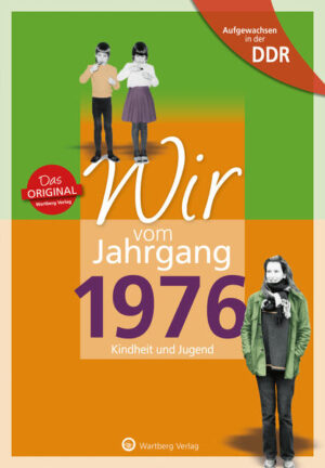 Aufgeregt und erwartungsvoll, so blickten wir damals in die Zukunft! Erinnern Sie sich mit uns an die ersten 18 Lebensjahre - an Ihre Kindheit und Jugend. Jahrgang 1976 - geboren im Sozialismus, laufen gelernt zwischen Anbauwand und Kinderkrippe und noch keine Ahnung, dass es für uns mal ein „Drüben“ geben würde. Wir wuchsen auf mit Pittiplatsch, Plattenbau und Pionierhalstuch und schwärmten heimlich für Maoam und Monchichi. In unserem Land hießen T-Shirts „Nickis“, Ferienlager waren „fetzig“ und Schlange stehen gehörte zum Alltag. Wir erlebten eine Zeitenwende, schlitterten vom Kalten Krieg in die freie Marktwirtschaft und wurden erwachsen mit Grunge, Techno und ganz viel Freiheit.