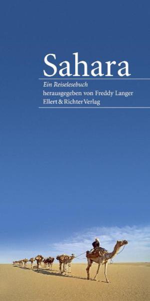 Die Sahara – eine Welt am Beginn der Zeit: wüst und leer, noch ohne Geschichte, der „Garten Allahs“, wo Gott „in Frieden“ wandelt? Nein, viel mehr: ein einzig-artiger, kaum überschaubarer Natur- und Kulturraum! Bis heute ist die Sahara ein großer, heller Fleck auf dem Globus. Und obwohl ganz zu Recht schon lange niemand mehr die standardisierte Formel „Hic sunt leones“ in die leere Fläche auf der Landkarte schreibt, „Hier sind die Löwen“, müssen wir doch gestehen, dass wir von den tatsächlichen Bewohnern der Sahara – ob Raubtier oder Mensch – nur eine sehr vage Ahnung haben. Die Sahara ist für uns Europäer weit entfernt, das Bild ihrer Landschaften bleibt für die meisten von uns so unscharf und flirrend wie eine Fata Morgana über dem heißen Wüstensand. Diese aufzulösen ist das Anliegen dieses Bandes. Neben den Berichten früher Forschungsreisender versammelt das Buch aktuelle Reportagen, die sich dem Leben in den Oasenstädten widmen und die den Problemen der Nomaden in einer modernen Welt nachgehen. Nicht zuletzt kommen auch jene zu Wort, die in der faszinierenden Leere einen Neuanfang suchten.