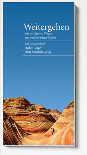 „Ich habe mir meine besten Gedanken angelaufen und ich kenne keinen Gedanken, der so schwer wäre, dass man ihn nicht beim Gehen loswürde", schrieb der dänische Philosoph Søren Kierkegaard. Der Kopf wird frei, der Geist wird leicht, und mit jedem Schritt geht einem das Herz noch ein bisschen weiter auf. Im Begriff der Entschleunigung hat diese Erfahrung ein modisches Etikett erhalten. Doch schon Buddha riet auf dem Sterbebett seinen Begleitern: „Geht weiter!" Freddy Langer ist ein leidenschaftlicher Wanderer. Manchmal geht es um Aussichten, manchmal um Einsichten und bisweilen treibt ihn einfach die Neugierde auf die andere Seite eines Bergs: um zu prüfen, ob das Gras dort wirklich grüner ist. Die Reise geht weiter: Nach „Alles zu Fuß“ ist „Weitergehen“ ein neues spannendes wie poetisches Buch des Fußgängers Freddy Langer.