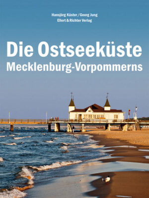 Landschaften der Sehnsucht Hansjörg Küster und Georg Jung – „Die Ostseeküste Mecklenburg-Vorpommerns“ „Wo die Ostseewellen trecken an den Strand“, wie es in einem Heimatlied heißt, dort ist das Land der Sehnsucht und des Friedens. Nirgendwo sonst grenzen üppige Buchenwälder, fruchtbare Getreideäcker und das unvergleichlich blaue Meer so dicht aneinander wie an der baltischen Küste. Und in kaum einer anderen Gegend auf der Welt kann man einen Strandurlaub so gut mit einer Kulturreise verbinden. In den Kurorten mit ihrer berühmten Bäderarchitektur, auf Rügen, Usedom, Hiddensee und Poel, auf der Halbinsel Fischland, Darß und Zingst, an den Bodden und in den Hansestädten Wismar, Rostock, Stralsund und Greifswald ist in den letzten Jahren eine komplett neue touristische Infrastruktur entstanden. „Da is mine Heimat“, sagt das Volkslied, aber auch Touristen werden an der Ostseeküste Mecklenburg-Vorpommerns auf ihre Kosten kommen. Mit diesem Buch können Sie sich einstimmen, in Erinnerungen schwelgen oder die Heimat von ihrer schönsten Seite kennenlernen.