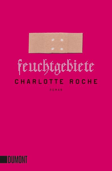 Dieses Buch muss nicht mehr vorgestellt werden: ›Feuchtgebiete‹ war ein gesellschaftliches Ereignis, das niemanden unberührt ließ, zu dem jeder eine Meinung hatte. Von Bild bis ZEITmagazin wurde es euphorisch besprochen, die Leserschaft durchzog alle Schichten. Ein echter Volksbestseller. Charlotte Roche erkundet hier schonungslos, wie wir mit unseren Tabus umgehen: ›Feuchtgebiete‹ zeigt einen weiblichen Körper in Nahaufnahme. Mutig, radikal und provokant rebelliert der Roman gegen Hygienehysterie und die sterile Ästhetik der Frauenzeitschriften, gegen den standardisierten Umgang mit dem weiblichen Körper und seiner Sexualität - und erzählt dabei die wunderbar wilde Geschichte einer ebenso genusssüchtigen wie verletzlichen Heldin. Helen Memel liegt auf der Inneren Abteilung von Maria Hilf. Sie wartet auf den Besuch ihrer geschiedenen Eltern, in der irren Hoffnung, die beiden könnten sich am Krankenbett der Tochter endlich versöhnen. Unterdessen nimmt sie jene Bereiche ihres Körpers unter die Lupe, die gewöhnlich als unmädchenhaft gelten, und lässt Krankenpfleger Robin die Stellen fotografieren, die sich ihrem neugierigen Blick entziehen. Nebenher pflegt sie ihre Sammlung von Avocadokernen, die ihr auch in sexueller Hinsicht wertvolle Dienste leisten. Selbst wenn Helens Besessenheit eine Notoperation nötig werden lässt - ihr ungestümer Witz und ihre Wahrhaftigkeit machen sie zu einer Sensation nicht nur auf der Station des Krankenhauses. Denn sie spricht aus, was andere nicht einmal zu denken wagen.