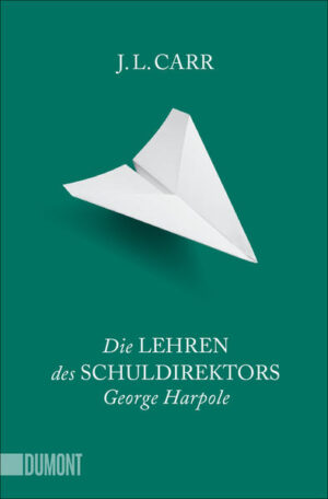 George Harpole ist Mitte dreißig und arbeitet schon eine Weile an der St.-Nicholas-Schule, als er auf den Direktorenposten befördert wird. Für ein halbes Jahr soll er die Geschicke der Lehranstalt leiten. Bald stellt er fest: Die eigentliche Herausforderung ist das, was außerhalb des Klassenzimmers passiert. Denn dort gilt es, sich durch ein kompliziertes Beziehungsgefüge zu hangeln. Auch die Zusammenarbeit mit den Kollegen erweist sich als schwieriger als gedacht. Ganz zu schweigen vom Umgang mit den Eltern. Zum Glück gibt es auch Lichtblicke: Die hübsche Mrs. Foxberrow etwa, ihres Zeichens überzeugte Reformpädagogin. Und den ein oder anderen Schüler natürlich … ›Die Lehren des Schuldirektors George Harpole‹ ist in England ein Kultbuch. Aus Briefen, Tagebucheinträgen und Beobachtungen entsteht bei J.?L.?Carr ein äußerst unterhaltsamer Roman, der in Erinnerungen an die eigene Schulzeit schwelgen lässt - und zeigt, wie es ist, auf der anderen Seite zu stehen. »J. L. Carrs Romane strotzen vor britischem Humor und präsentieren ihre eigenwilligen Charaktere in einem sympathisch warmen Licht.« RAINER MORITZ, CHRISMON