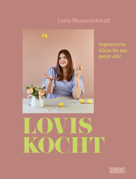 Es gibt verschiedene Sprachen der Liebe, heißt es. Und die von Lovis war vermutlich immer Essen. Oder Essenmachen. Denn was eignet sich besser, um jemandem etwas Gutes zu tun, als ein Stück buttriges Gebäck, dampfendes Gratin oder eine Schüssel würziger Suppe? Von Linsensalat mit Aprikosen über Safranreis mit Pistazien und Granatapfel bis hin zu gerösteten Miso-Auberginen mit Labneh, Minze und Brombeeren: Lovis’ 70 vegetarische Rezepte sind einfach in der Zubereitung und doch voller Überraschungen. Denn sie ist Vollzeit-Ästhetin und kocht mit Leidenschaft - hat aber als Mutter dreier Kinder nicht unendlich viel Zeit dafür. Auf Instagram teilt sie ihre Lieblingsrezepte, die einfach gut schmecken und auch im hektischen Alltag gelingen. Immer wieder fragen ihre Follower*innen, wann ihr eigenes Kochbuch erscheint - ein Wunsch, den sie nun endlich erfüllt. Ein absoluter Gewinn für alle, die mit Begeisterung und einer Prise Pragmatismus kochen.