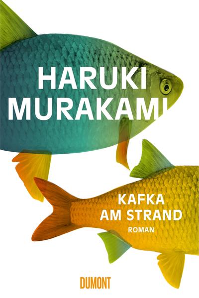 »Als mein fünfzehnter Geburtstag gekommen war, ging ich von zu Hause fort, um in einer fernen, fremden Stadt in einem Winkel einer kleinen Bibliothek zu leben.« - Es erzählt Kafka Tamura, und seine Reise führt in Wirklichkeit aus der realen Welt hinaus in sein eigenes Inneres. Eine schicksalhafte Prophezeiung, der Geschichte von Ödipus gleich, lenkt Kafkas labyrinthischen Weg. ›Kafka am Strand‹ heißt das Bild an der Wand von Saeki, der rätselhaften Leiterin jener kleinen Bibliothek. Und ›Kafka am Strand‹ heißt auch der Song aus der Zeit, als Saeki noch Pianistin war und einen jungen Mann leidenschaftlich liebte, sie waren ein Paar wie Romeo und Julia. Die Wege des Erzählers Kafka kreuzen sich auf geheimnisvolle Weise mit denen von Saeki und denen eines alten Mannes, der die Sprache der Katzen versteht und Spuren folgt, die in eine andere Welt weisen.